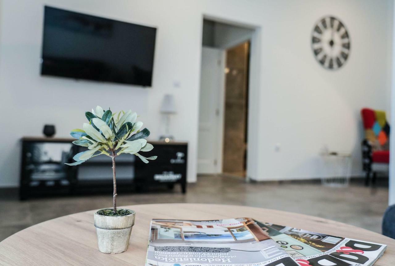 Home Away From Home With Outdoor Pool, Botanical Garden And A Beautiful Sea View Kastela Exterior photo